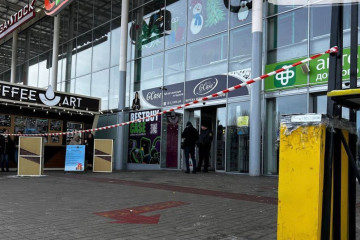 У Запоріжжі шахед впав на торгівельний центр (фото, відео)