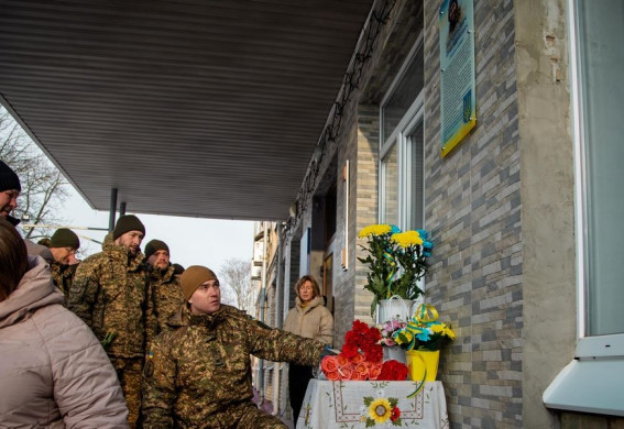 У Запоріжжі відкрили меморіальну дошку на честь полеглого бійця бригади «Хортиця»