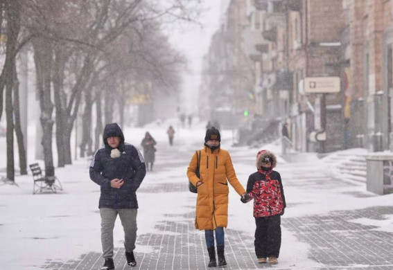 Снігова негода: у Запоріжжі - затримки транспорту, в області - завірюхи на трасі та пошкоджені антидронові тунелі (фото, відео)