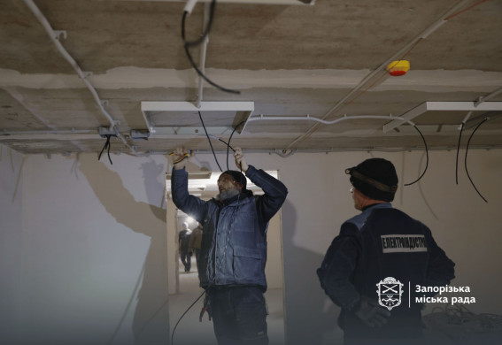 У Запоріжжі завершують капітальний ремонт укриття в одній із гімназій (фото)