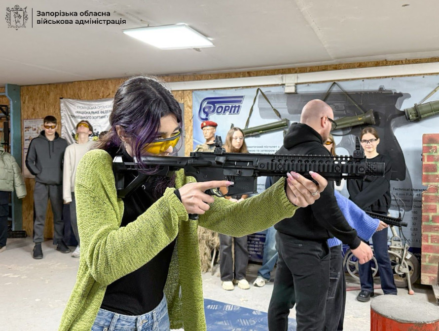 Запорізькі учні проходять вогневу підготовку та вчаться керувати БпЛА