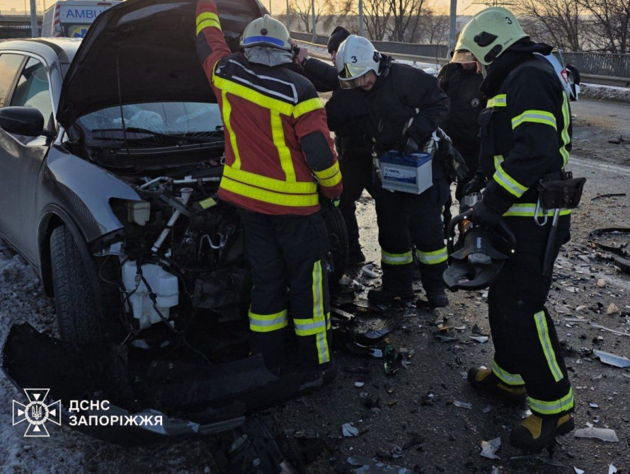 Одне із постраждалих авто у ДТП