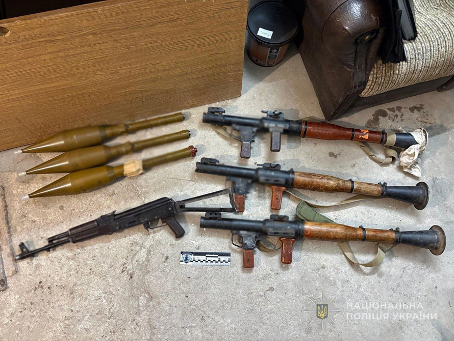 У Запоріжжі чоловік продавав зброю