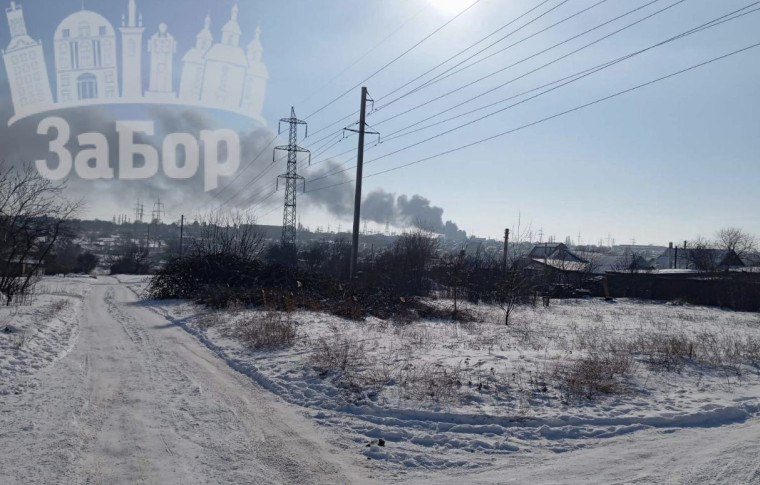 Після удару "шахеда" у Запоріжжі спалахнула пожежа: стовп диму видно з різних районів міста (фото, відео)