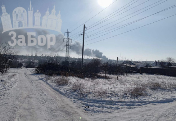 Після удару "шахеда" у Запоріжжі спалахнула пожежа: стовп диму видно з різних районів міста (фото, відео)