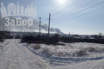 Після удару "шахеда" у Запоріжжі спалахнула пожежа: стовп диму видно з різних районів міста (фото, відео)