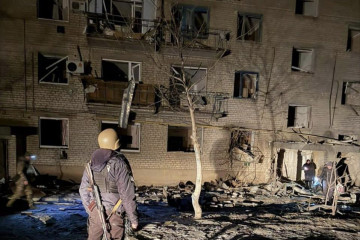 Удар по Комишувасі на Запоріжжі: є загиблий та щонайменше десятеро поранених (фото, відео)