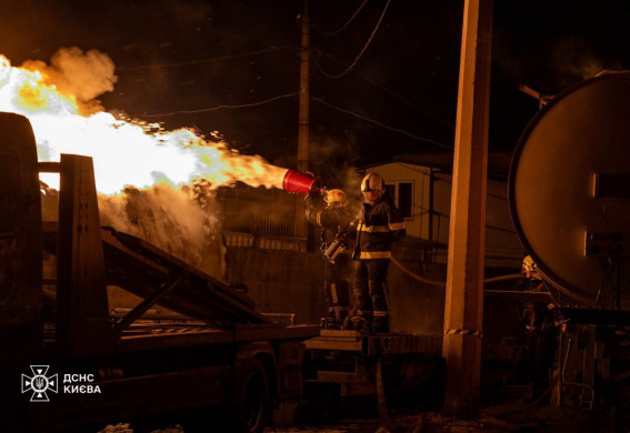 Нічна масована атака РФ: руйнування обʼєктів енергетики та цивільної інфраструктури, зокрема фабрики Roshen (фото, відео)