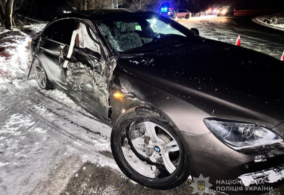 У Запоріжжі п'яні хлопці угнали та розбили BMW: подробиці (фото)