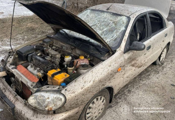 У Запоріжжі російський дрон вдарив по авто: є поранені