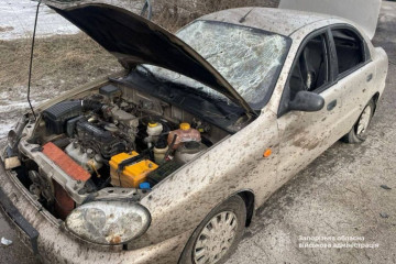 У Запоріжжі російський дрон вдарив по авто: є поранені