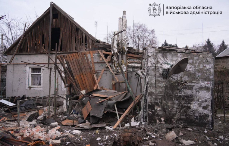 Російські атаки пошкодили житлові будинки у трьох районах Запоріжжя: подробиці (фото)