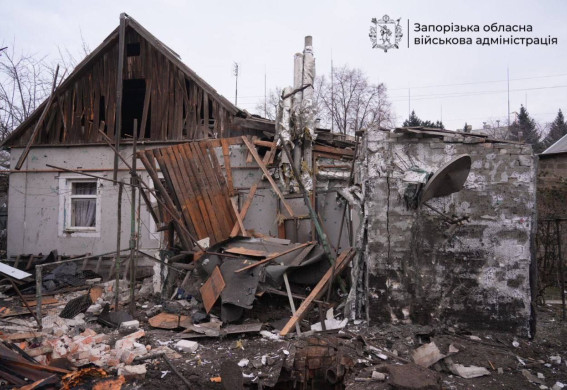 Російські атаки пошкодили житлові будинки у трьох районах Запоріжжя: подробиці (фото)