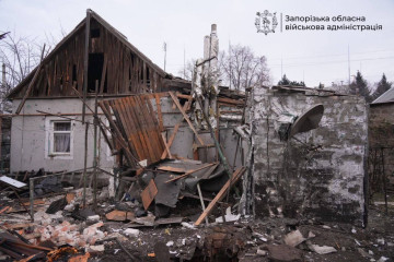 Російські атаки пошкодили житлові будинки у трьох районах Запоріжжя: подробиці (фото)