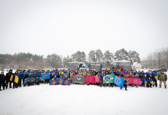 12 запоріжців повернулися додому з російського полону (фото)