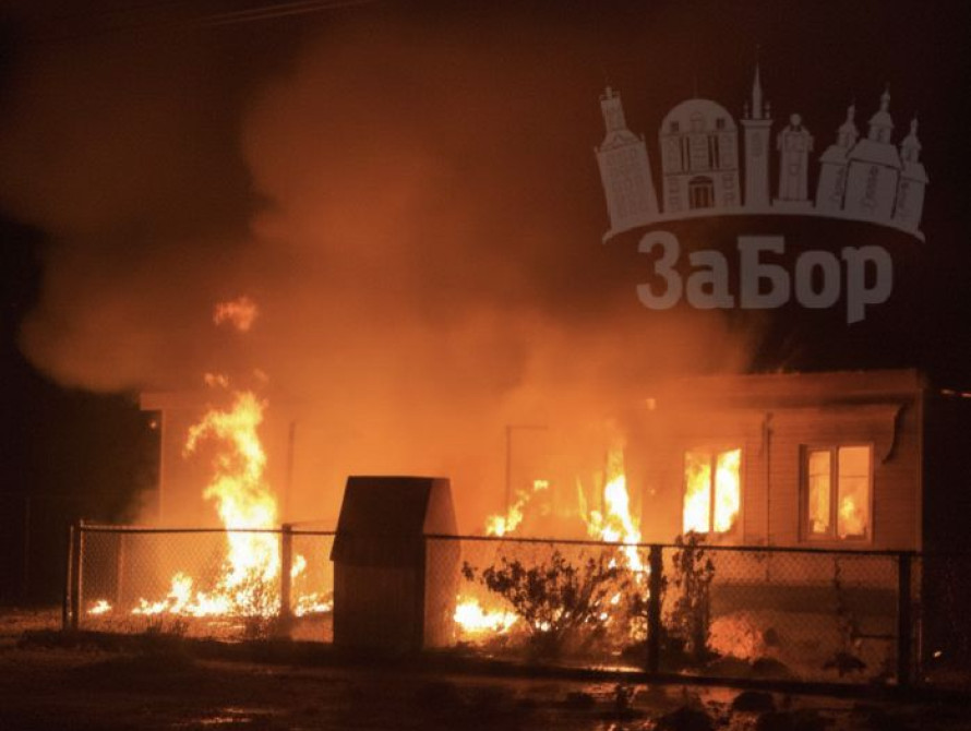 Палаючий будинок у Новомиколаївці