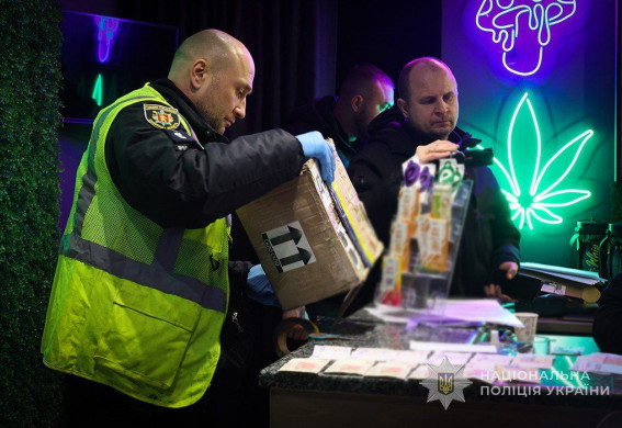На Запоріжжі викрили масштабну схему продажу екстракту канабісу (фото, відео)