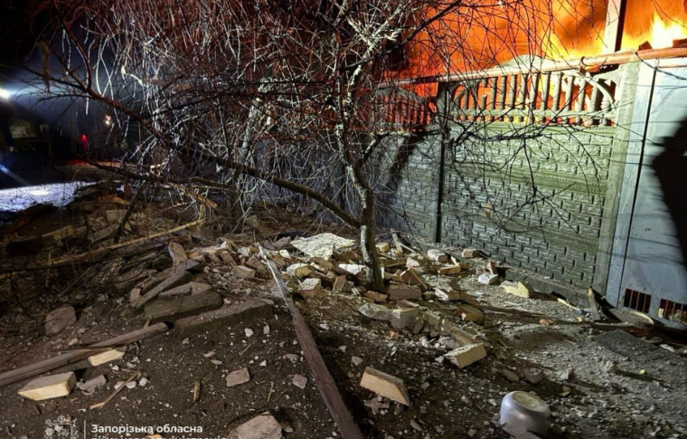 Росіяни вдарили по будинку у Запоріжжі: є поранені (фото)