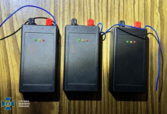 СБУ затримала агентів рф, які підірвали авто біля будівлі спецслужби (фото, відео)