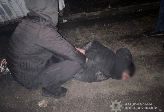 Запоріжець викрав гроші прямо з авто, де сиділа жінка (фото)