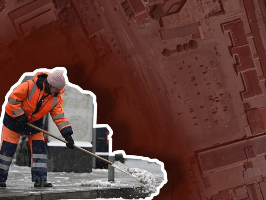 У Запоріжжі замовили прибирання площі перед головним вокзалом