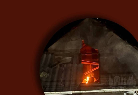 Росіяни атакували Запоріжжя шахедами: спалахнула пожежа у приватному секторі (фото)