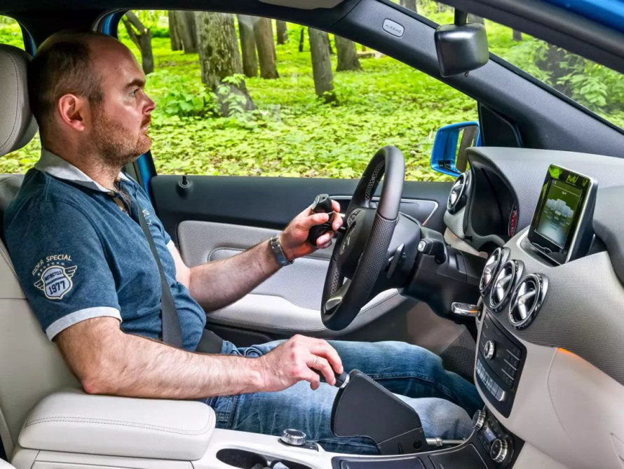 Авто для водіїв з обмеженими можливостями