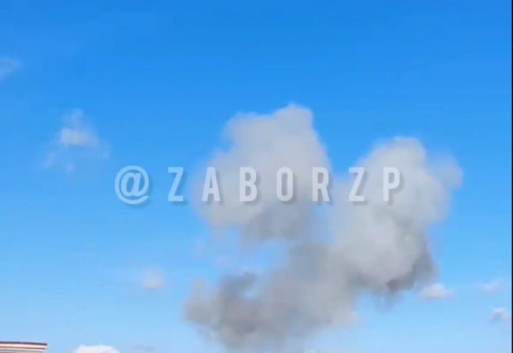 Росіяни вдарили по селищу під Запоріжжям: поранений чоловік