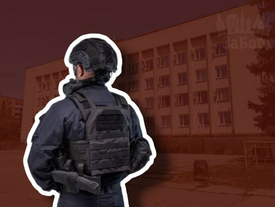 Колаж: Космічна районна адміністрація та бронежилет із каскою