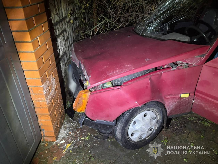 Автівка, у якій постраждав водій та 8-річна дитина