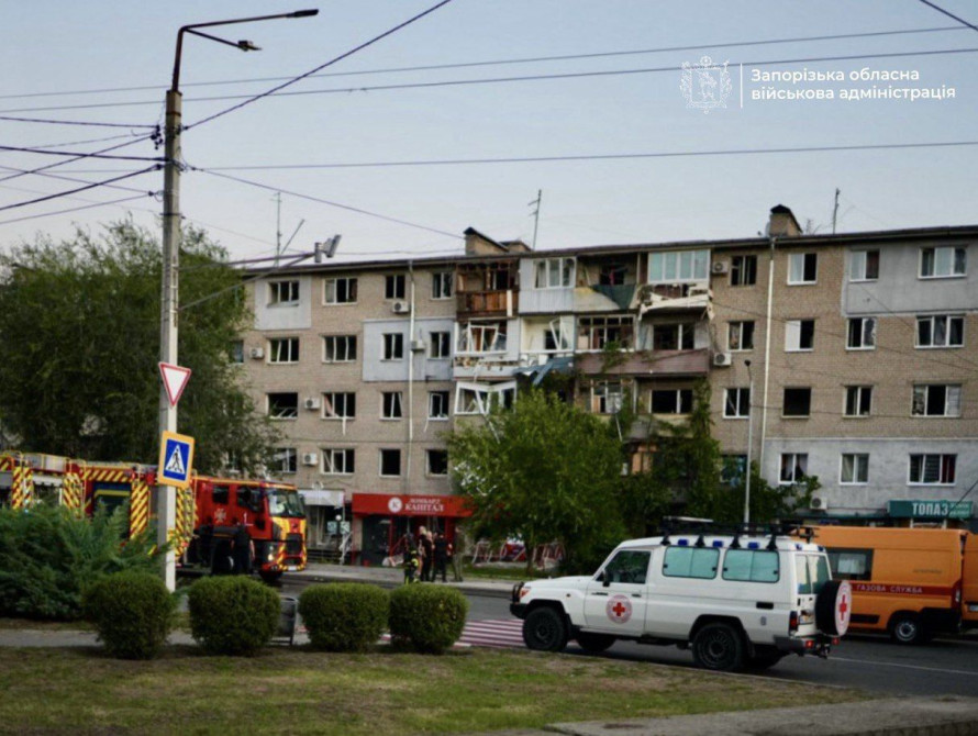 Пошкоджена багатоповерхівка по вулиці Іванова