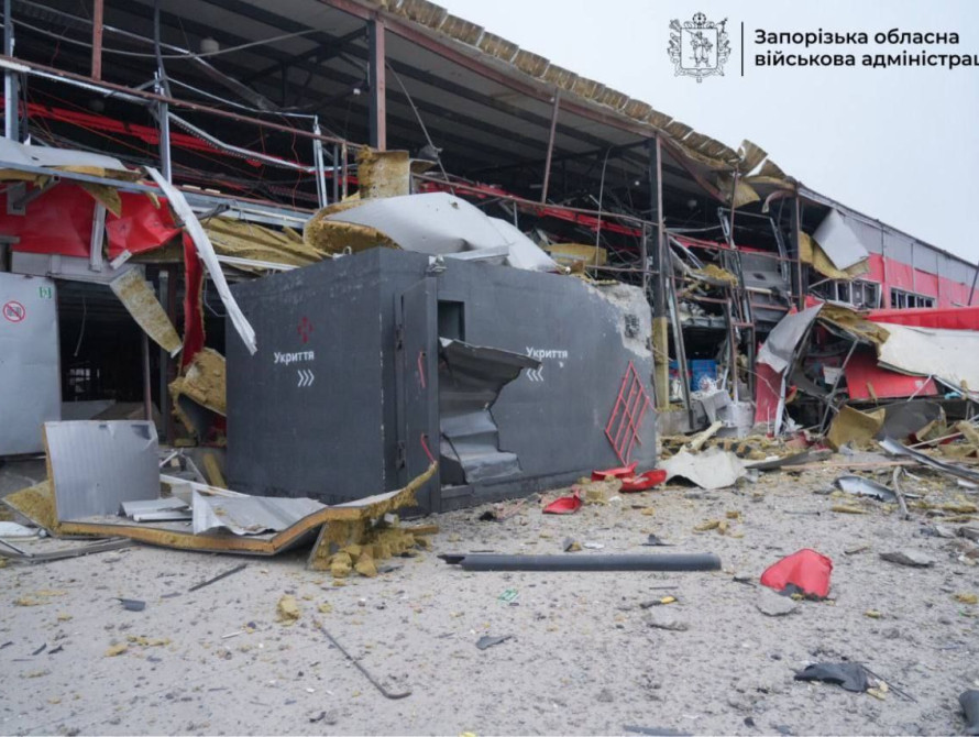 Наслідки удару по терміналу Нової пошти у Запоріжжі