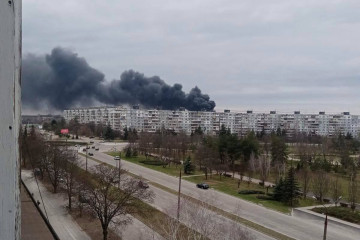 Росіяни вдруге за день атакували Запоріжжя: під ударом критична інфраструктура, в місті бачили величезний стовп диму (фото, відео)