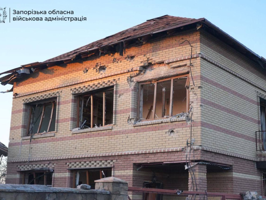 Пошкоджений будинок у Запоріжжі