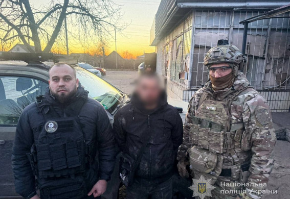 У Запоріжжі затримали військового, який продав кулемет за понад 80 тисяч гривень (фото)