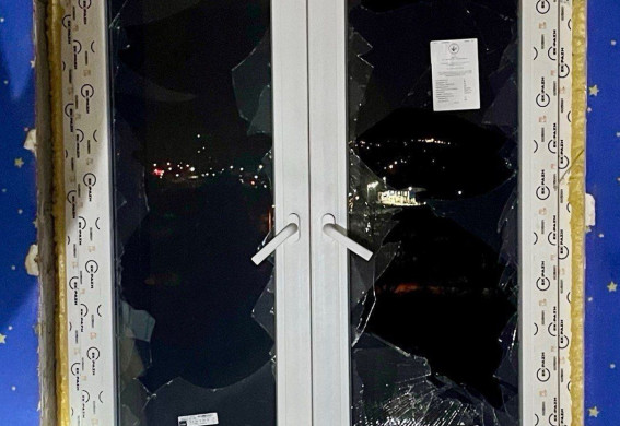 У Запоріжжі дрон влучив у багатоповерхівку (фото)