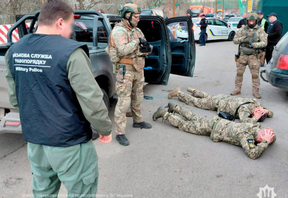 У Запоріжжі затримали офіцера, який вимагав гроші за переведення військових на інші посади