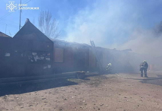 Під Запоріжжям палав магазин: є постраждалі (фото)