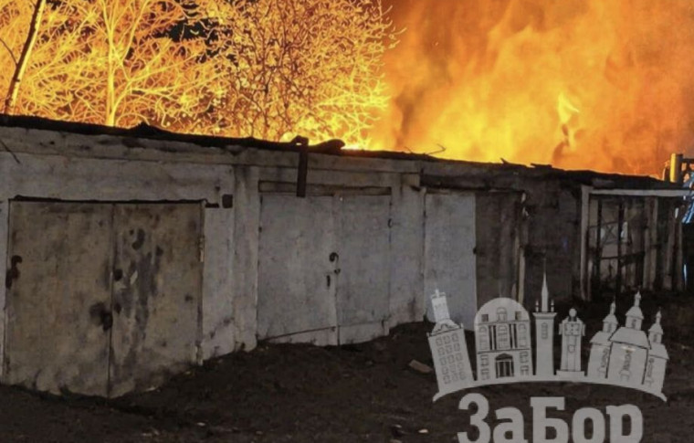 Наслідки ударів по Запоріжжю та передмістю: є загиблий, поранена жінка, горять будинки (фото)