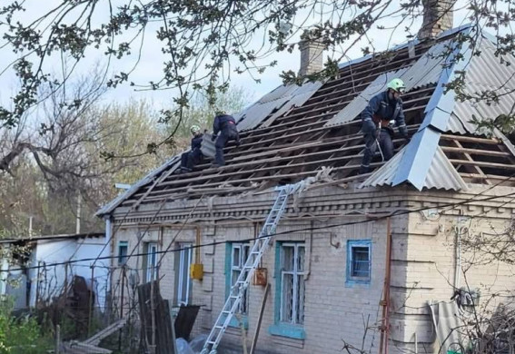 Наслідки ударів КАБами по Запоріжжю: прильоти по житлових кварталах і дитсадку, що розповідають очевидці? (відео)