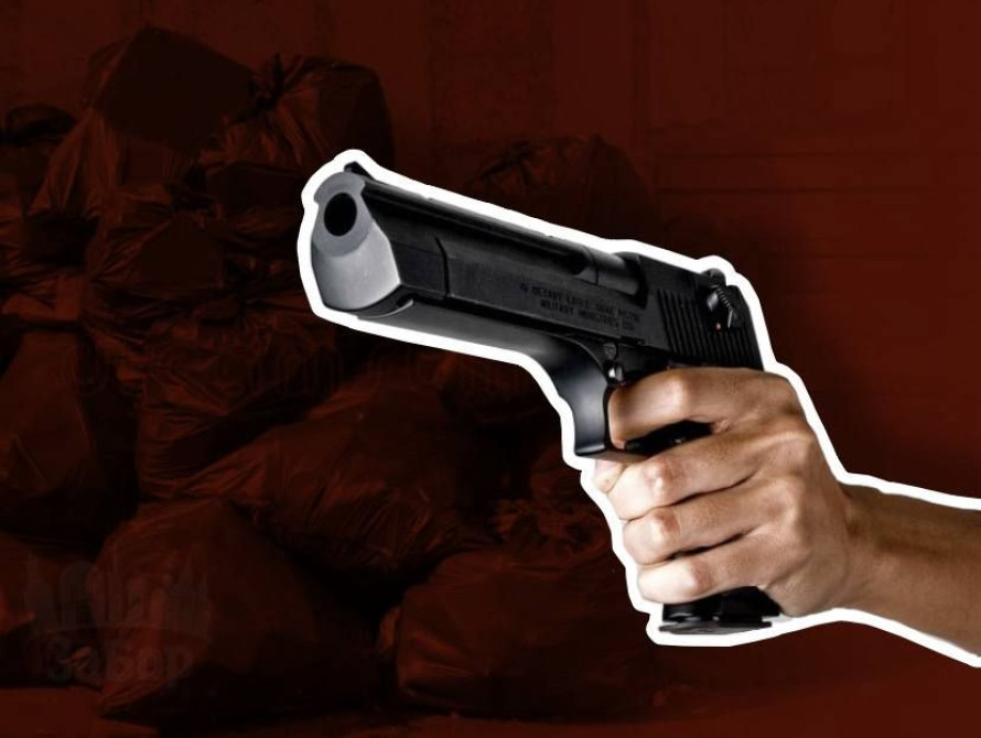 Колаж: сміттєві пакети та пістолет