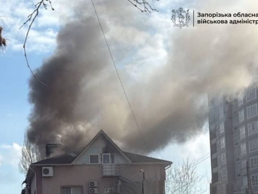 Наслідки удару по будинку в Запоріжжі