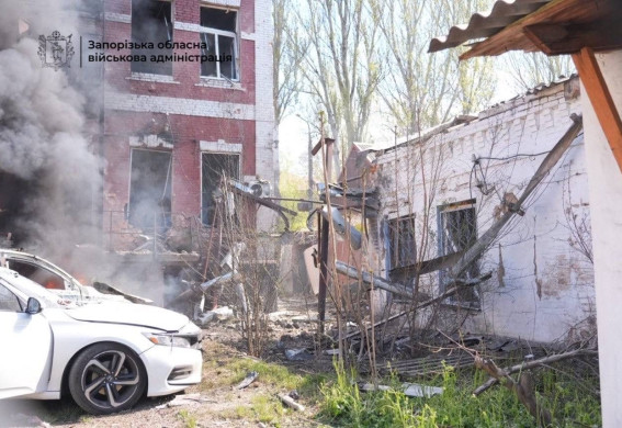 У Запоріжжі в одному із районів зафіксовано щонайменше три влучання (фото, відео)
