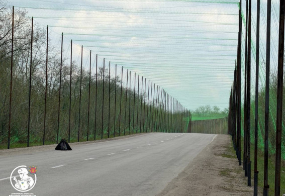 У Запорізькій області 200 км доріг закрили антидроновими сітками (фото, відео)