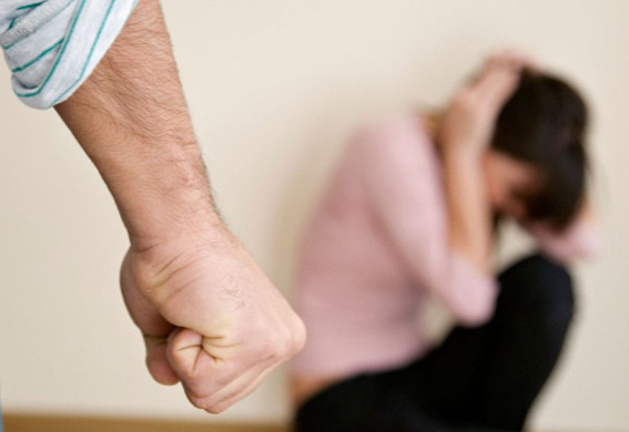 У Запоріжжі чоловік до смерті забив співмешканку та ліг спати