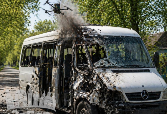 Під Запоріжжям росіяни вдарили дроном по маршрутці: одна людина загинула, четверо поранені