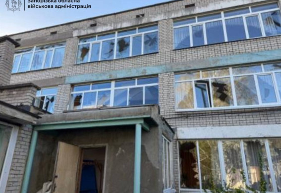 Росіяни вдарили по території навчального закладу в Запоріжжі (фото)