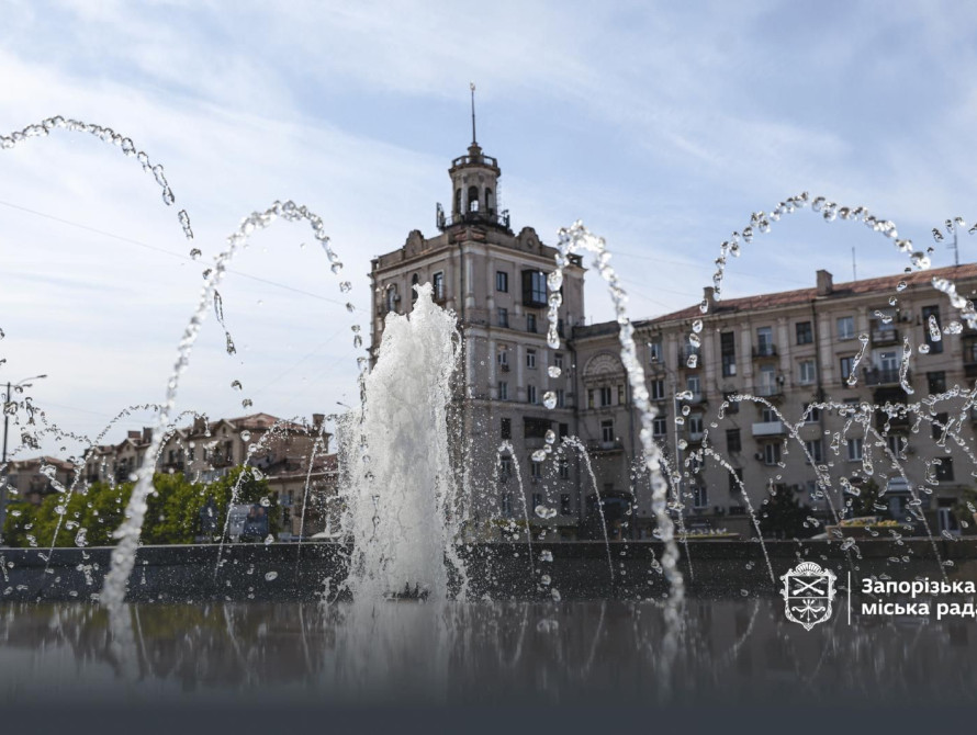 Фонтани на площі ім. Поляка у Запоріжжі