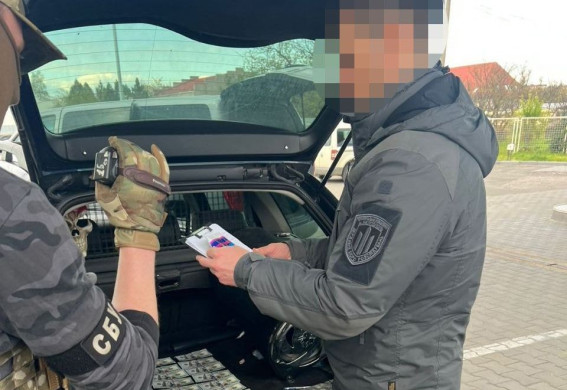 "Таксі для дезертирів": запоріжець організував канал втечі військових закордон (фото)