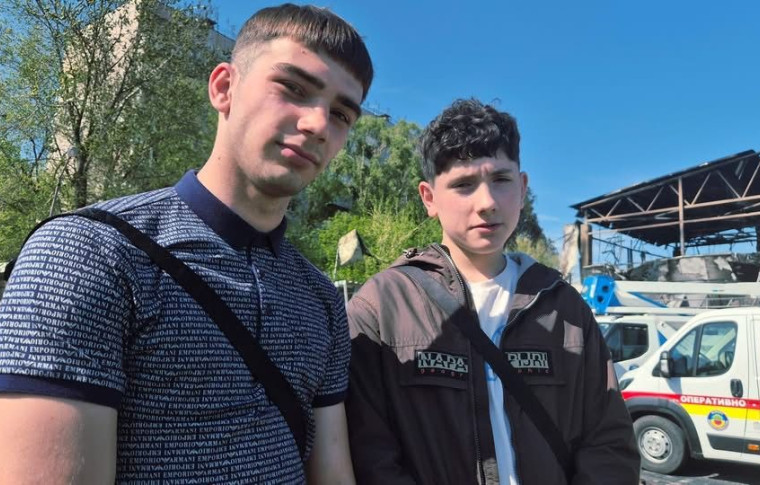 У Запоріжжі знайшли підлітків-героїв, які рятували людей після ударів КАБами по СТО